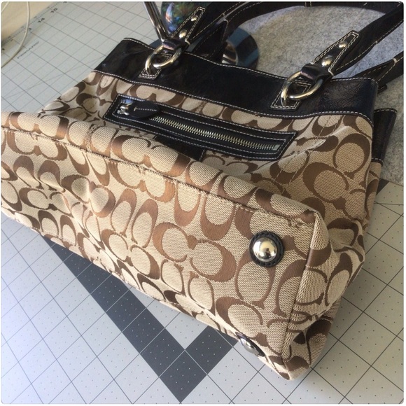 Coach Penelope Brown Black and Tan Signature Shoulder Magnetic Snap Shoulder Bag - Picture 7 of 11